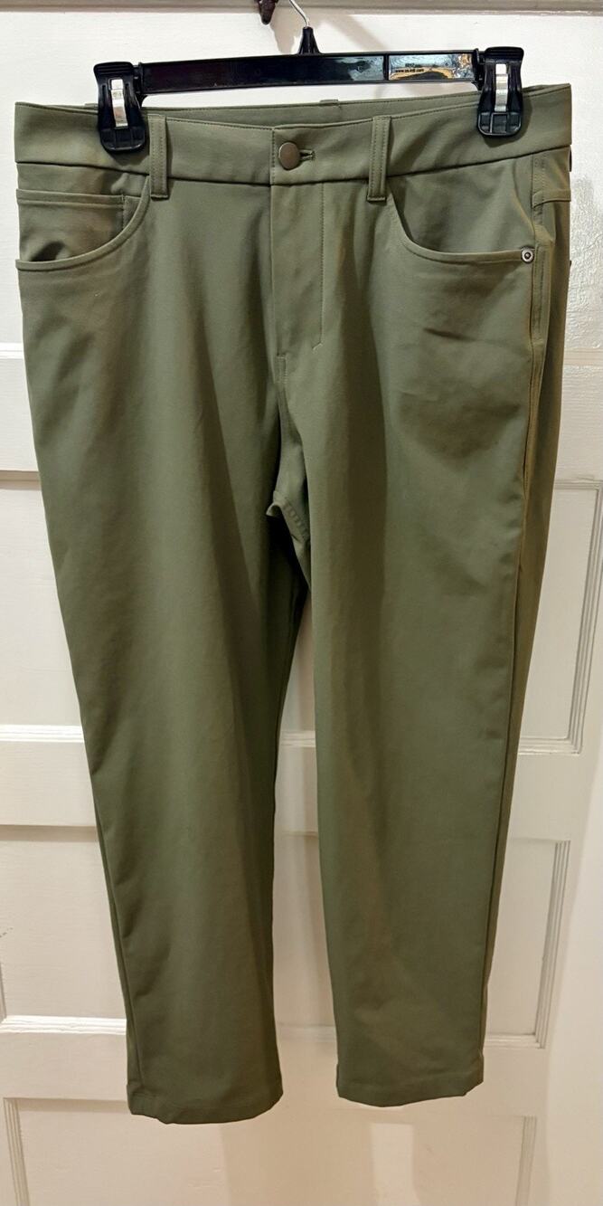 D22 Lululemon ABC Pant Classic Olive Green Mens Size 30x25 Chino Commuter Short